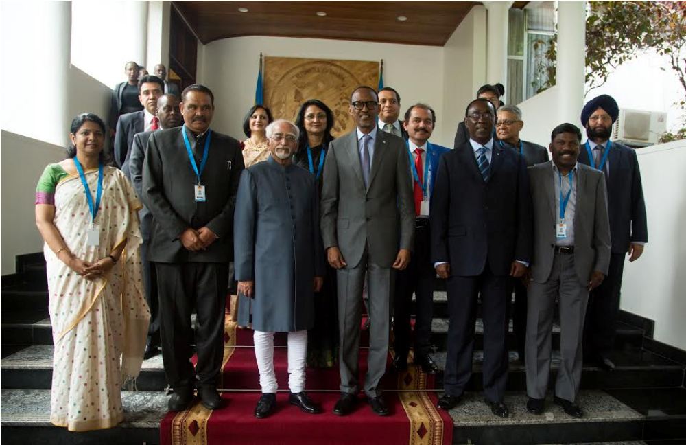 India vice president Ansari with the delegation that accompanied him pose for a photo with president Kagame and Senate president ,Bernard Makuza.  