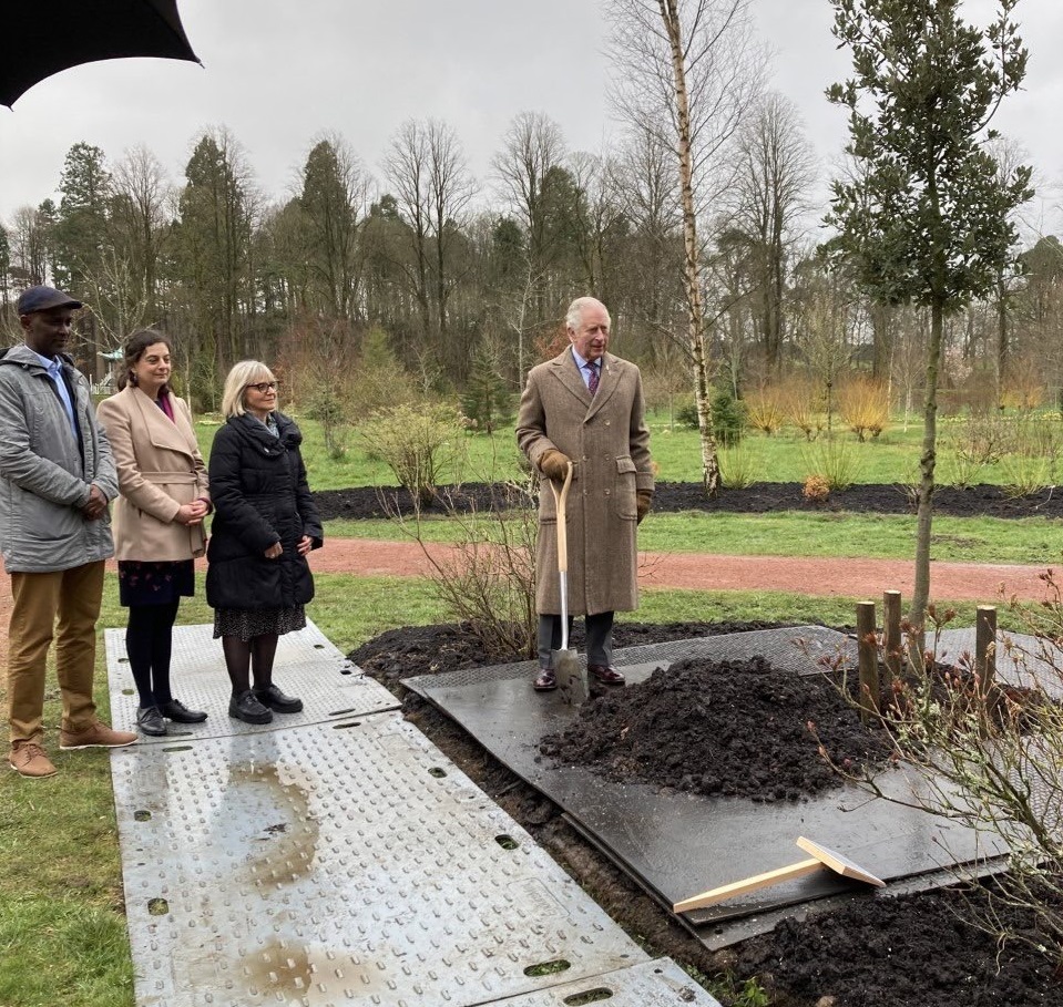 The Prince of Wales has planted a tree in memory of victims of Genocide against Tutsi. 