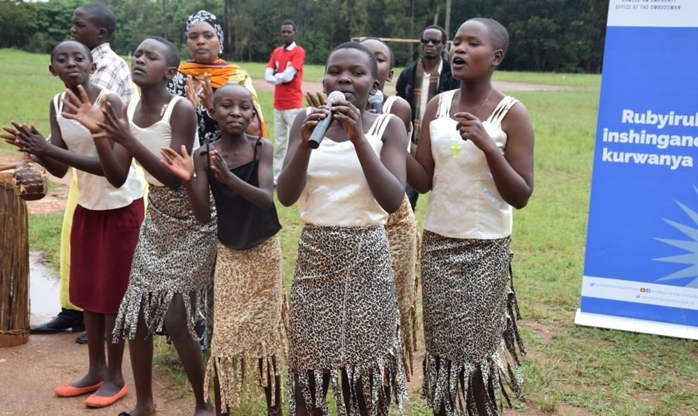 Children entertain participants in the event