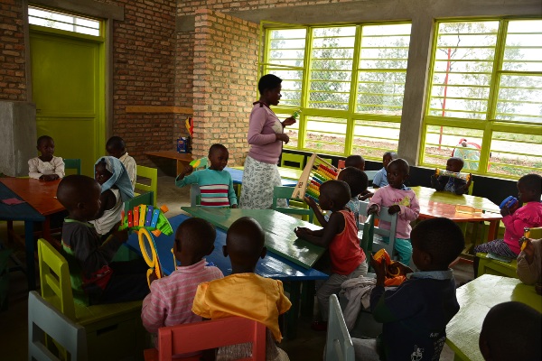 Vérène teaches Class Three about the importance of personal hygiene. 