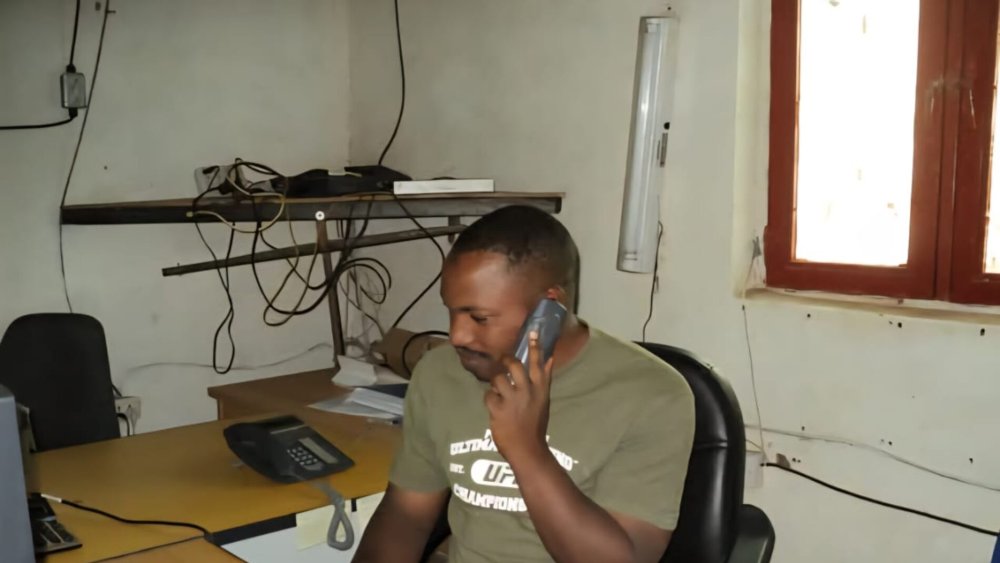 After several days on the run, Colonel Ndoreraho is said to have voluntarily turned himself in to SNR agents on November 3, 2025.