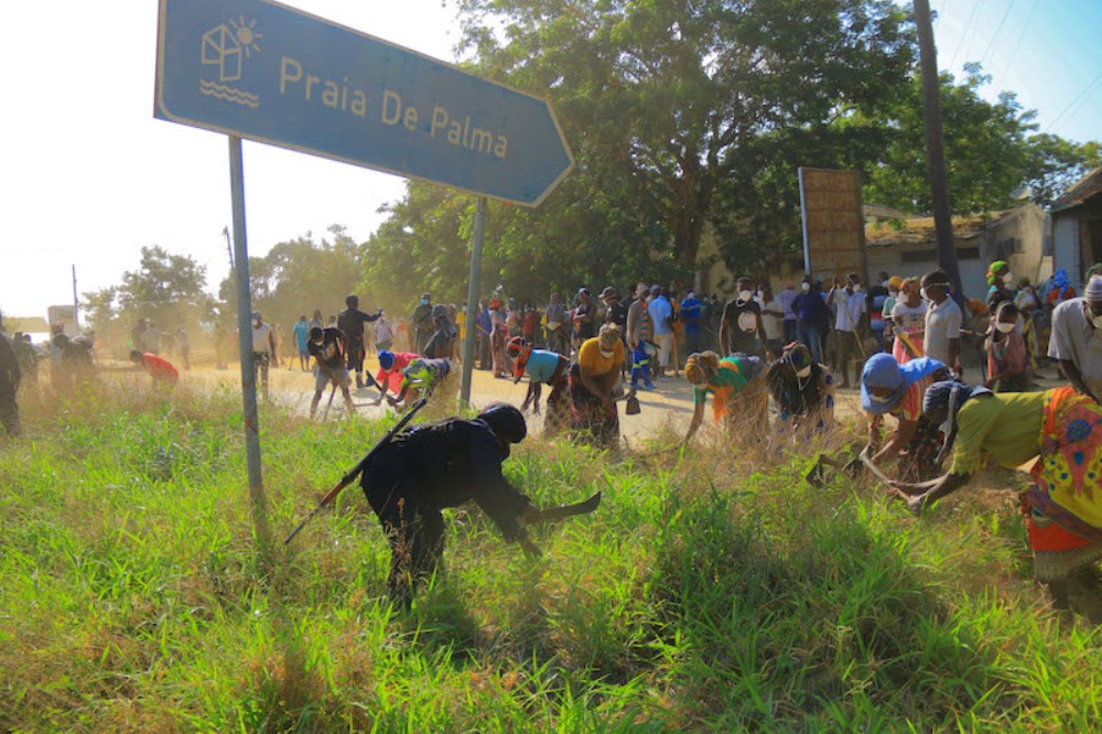Locals joined security forces to clear bushes in Palma.  