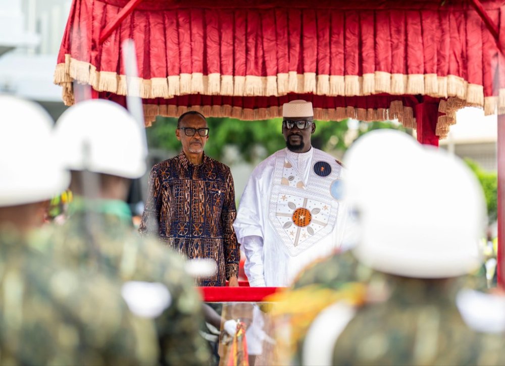 President Kagame arrived in Conakry where he was welcomed by Guinean President Mamadi Doumbouya.