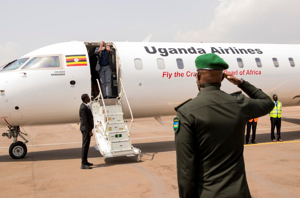 Lt Gen Muhoozi bidding farewell before returning home.