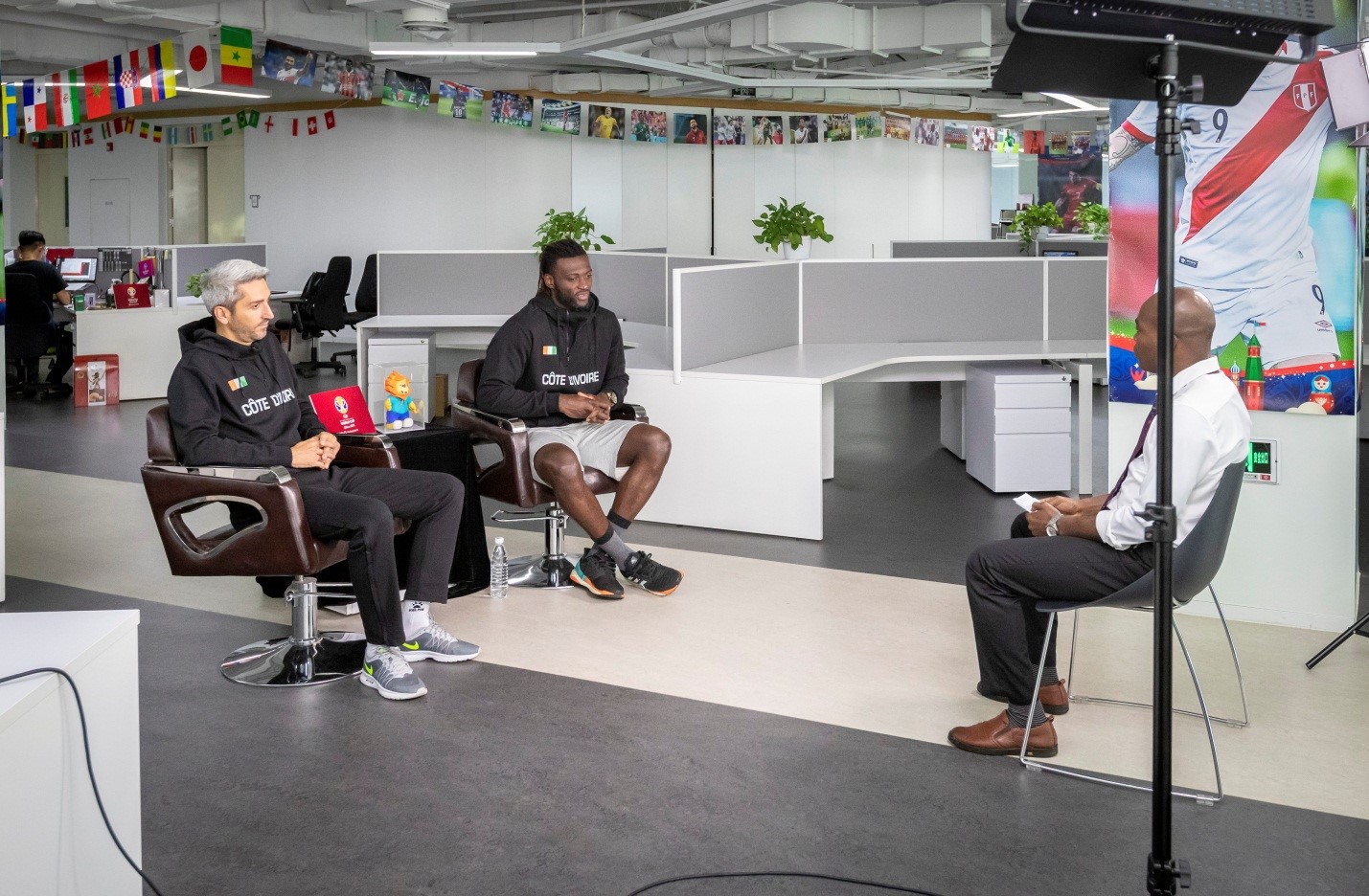 Coach Paolo Povia and Captain Guy Landry Edi were showed StarTimes’ studio before giving an interview to StarTimes Sport channels and Chinese media.  