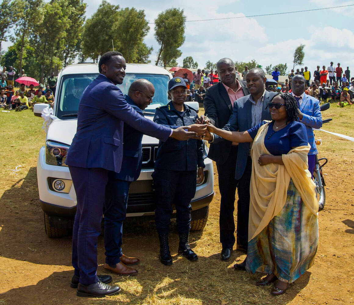 The Minister of Local Government, Jean Claude Musabyimana and the Deputy IGP in charge of Administration and Personnel, Jeanne Chantal Ujeneza handed over the vehicle to the executive secretary of Bukure sector in Gicumbi District.