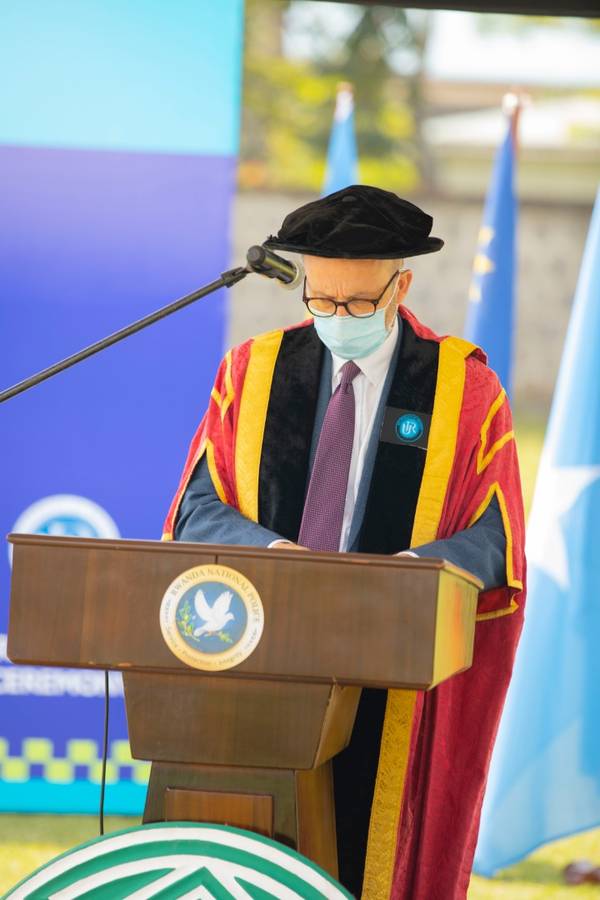 The UR Vice-Chancellor Prof. Philip Cotton speaks during the graduation ceremony.