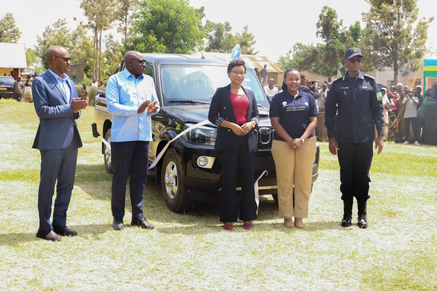 Minister Jeannette Bayisenge, Governor of the Eastern Province, CGP Emmanuel K. Gasana, Deputy IGP in charge of Operations, Vincent Sano in a group photo after handing over the vehicle to the executive secretary of Karangazi sector.