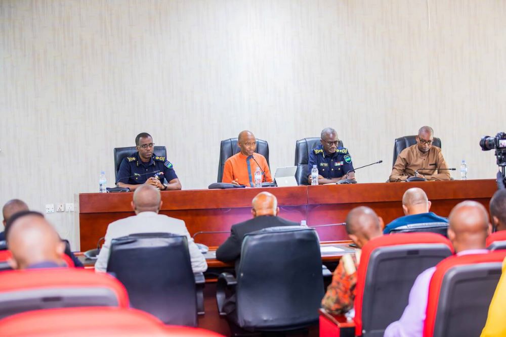The Ministry of Public Service and Labour and Rwanda National Police (RNP) held a meeting with owners and managers of private security companies on Friday, January 26, in an effort to streamline their private security services in compliance with the labour law.