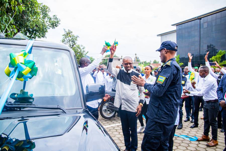 The Minister of Interior, Alfred Gasana handing over car keys to the executive secretary of Rubavu sector in Rubavu District.