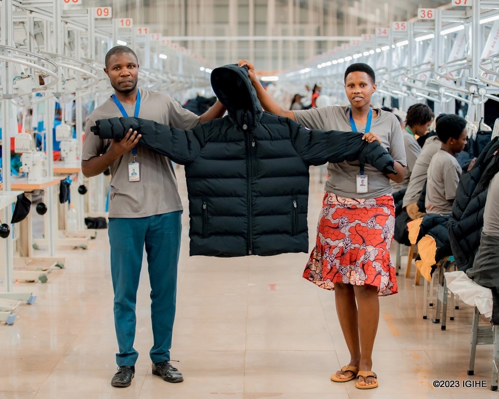 Cold protective clothes are also manufactured at the factory. 