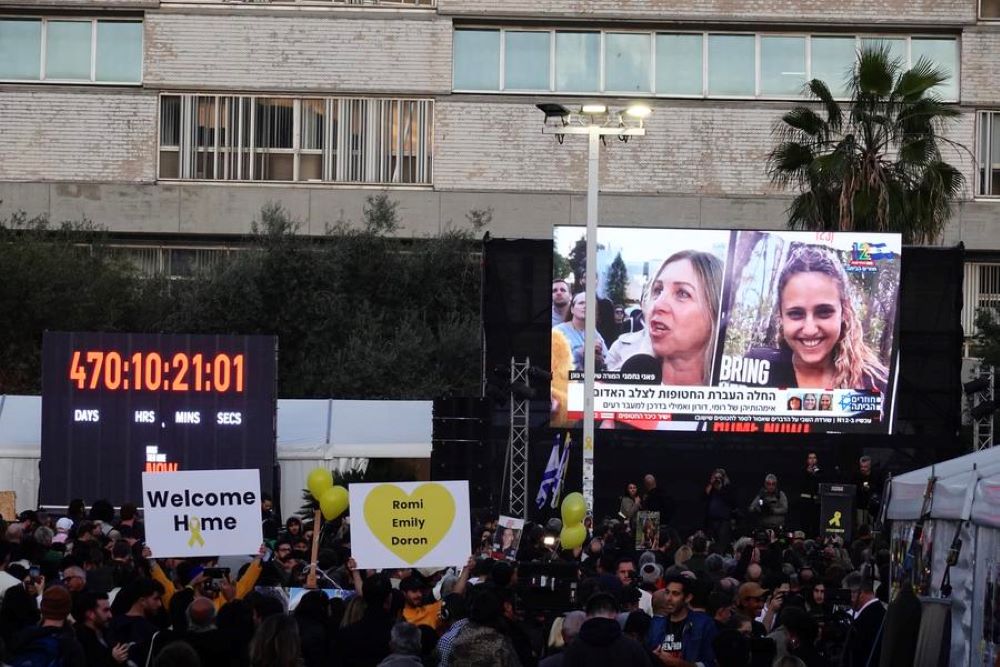 People gather in a square to welcome the return of first three Israeli hostages released from the Gaza Strip after the ceasefire took effect, Tel Aviv, Israel, on Jan. 19, 2025. (Xinhua/Wang Zhuolun)