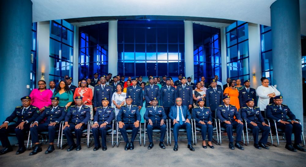 Some of retireesand their families in a group photo with government officials and RNP management.  