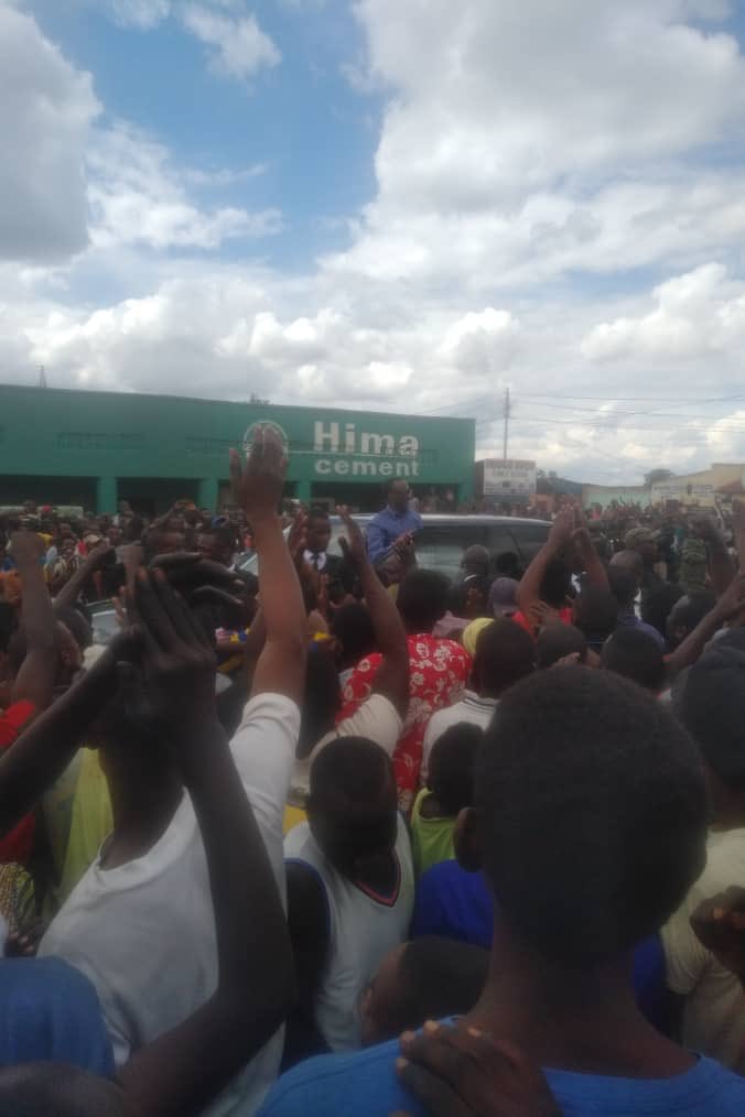 The citizens rejoiced upon seeing the President