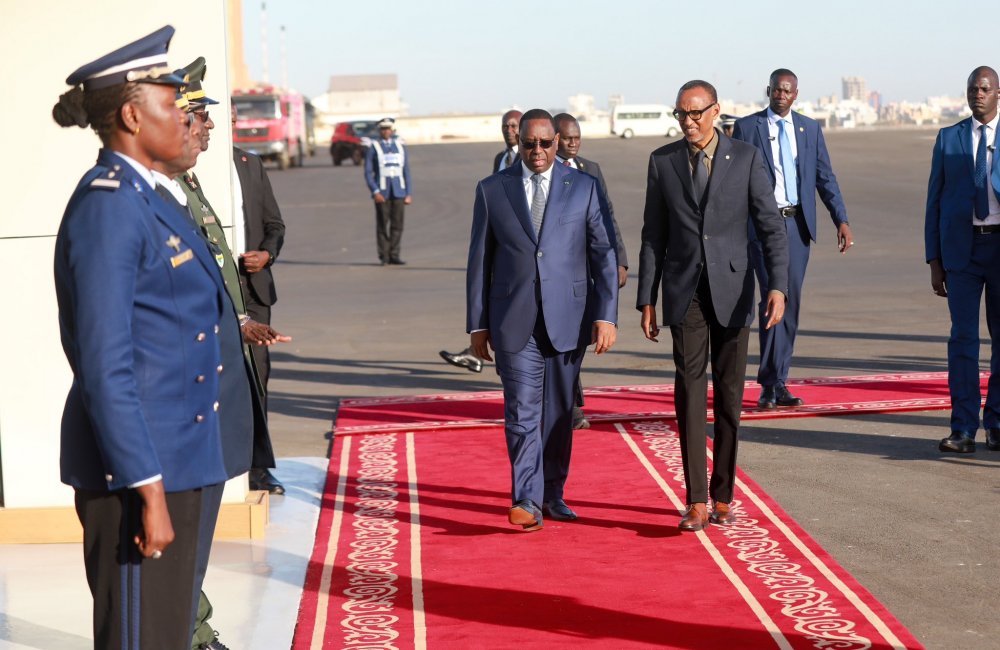 Kagame was welcomed by his counterpart of Senegal as he arrived in Dakar.  