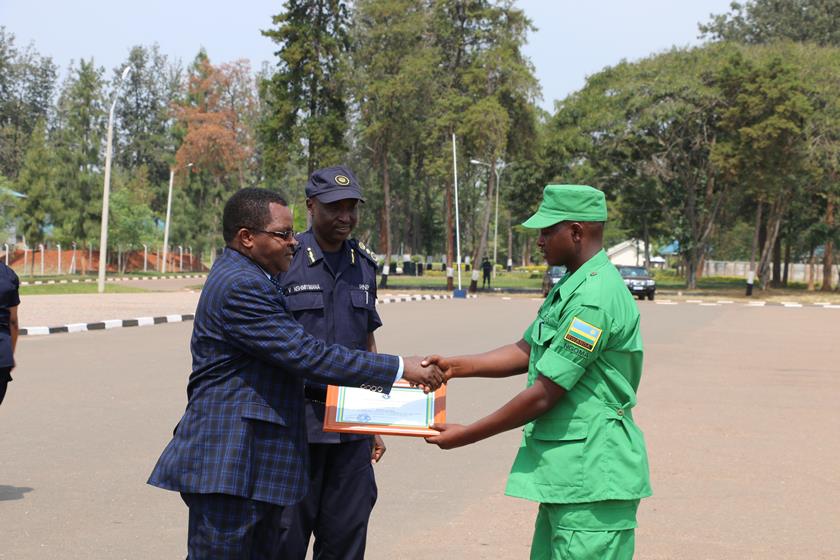 State Minister Vincent Munyeshyaka giving a certificate to one of the DASSO graduands.