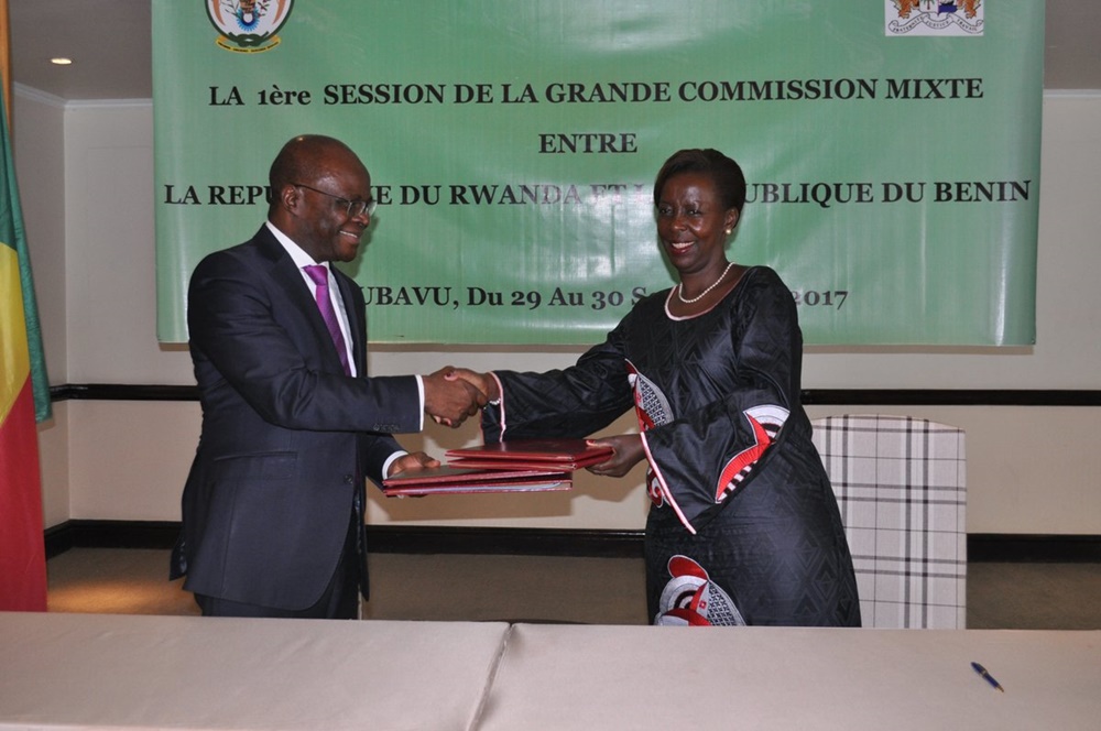 Minister of Foreign Affairs and East African Community Affairs, Louise Mushikiwaho and her Bénin counterpart Aurélien Agbénonci signing cooperation agreement