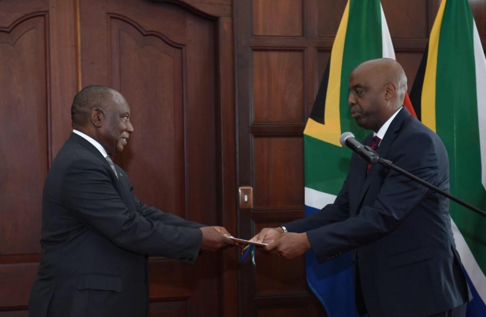 Ambassador Eugene Kayihura has presented credential letters to South Africa’s President, Cyril Ramaphosa to represent Rwanda in the country.