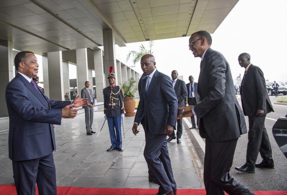 President Denis Sassou Nguesso welcoming President Kagame in Ziimbabwe
