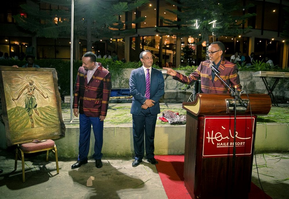 Kagame gave a dance portrait to Abiy