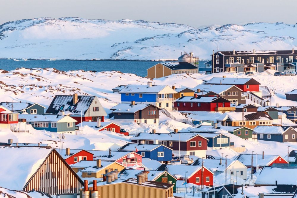 U.S. President Donald Trump has once again put the spotlight on Greenland, escalating a diplomatic dispute with Denmark and several European allies by declaring that removing what he describes as a “Russian threat” from the Arctic territory is now a top priority.