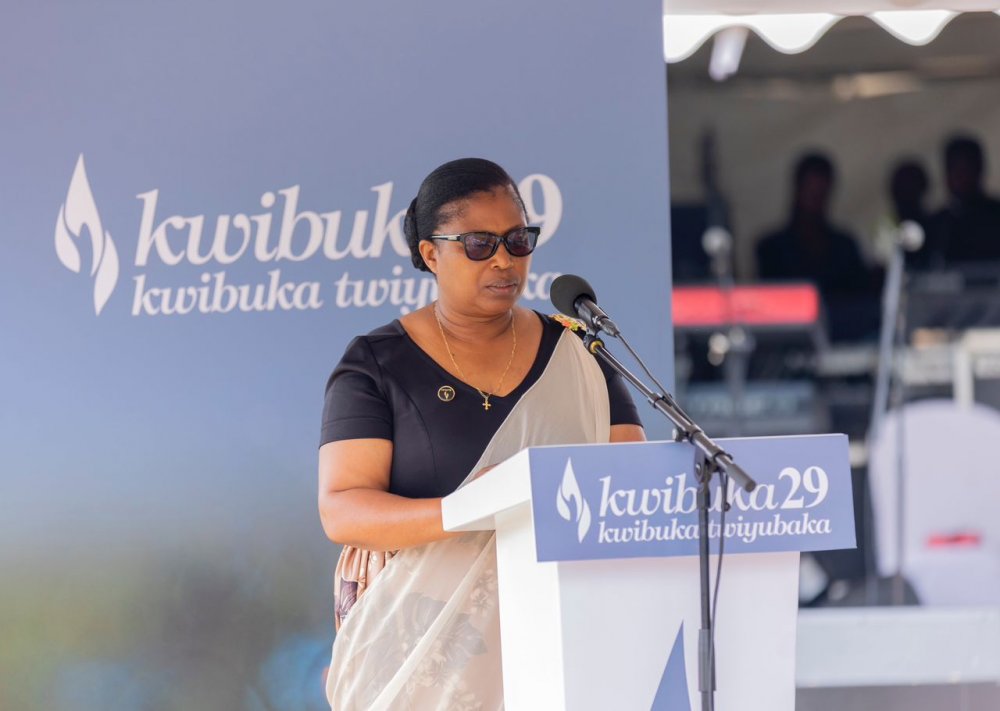 Elisabeth Mukamana, Spokesperson of the Political Parties Forum, honored the politicians who were killed for their commitment to a non-discriminatory country.