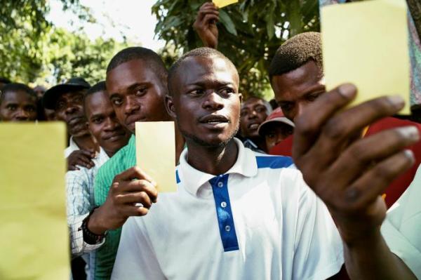 Activists for the Union for Democracy and Social Progress, Democratic Republic of Congo's largest opposition party, show 'yellow cards' to express their view against the delay in presidential election, in Kinshasa, the Democratic Republic of Congo, October 18, 2016.