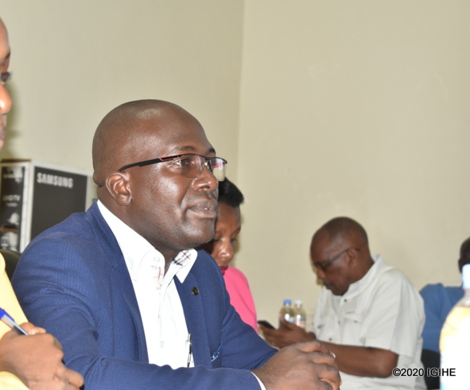REB Director General, Ndayambaje Irénée said there was a shortage of 6000 teachers in Rwanda. 