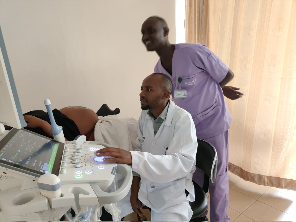 Dr. Nshimiyumuremyi and his team at the University Teaching Hospital of Kigali (CHUK) recently performed Rwanda’s first fetal blood transfusion.