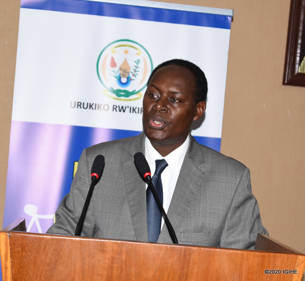 Chief Justice Dr. Nteziryayo Faustin said that among the causes of corruption is the provision of poor services, something that makes people want to give bribes.