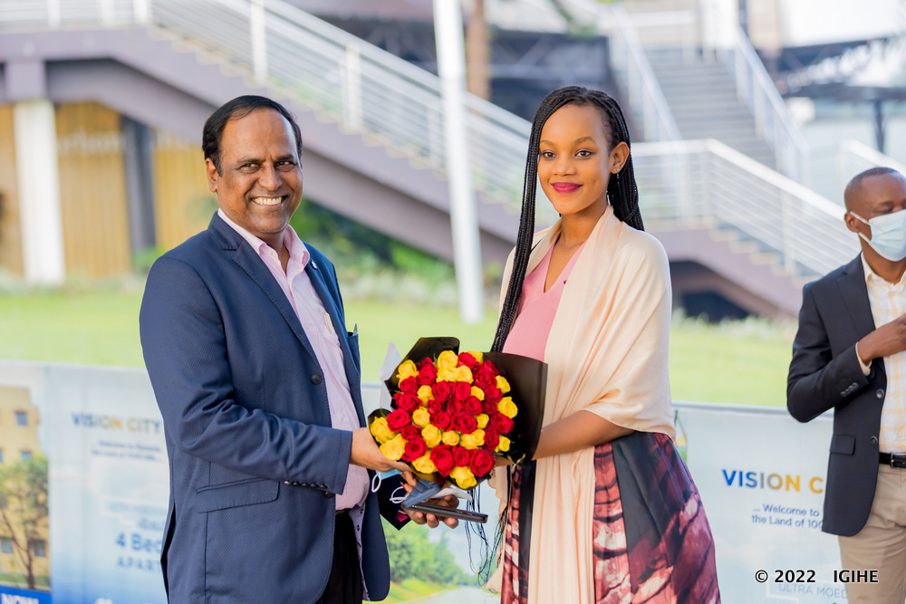 Dr. Rajendran was warmly welcomed upon arrival in Rwanda. 