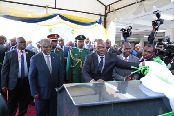 President Kabila cuts a ribbon to unveil the foundation stone for the state-of-the-art building, East Africa’s tallest.