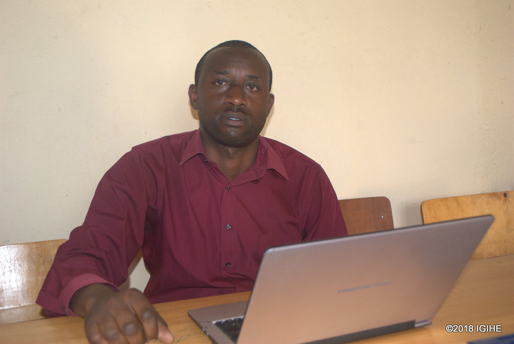 The Kabacuzi Sector Education Officer, Servand Nshimiyumuremyi