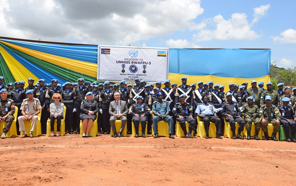Participants of the event in  a group photo. 