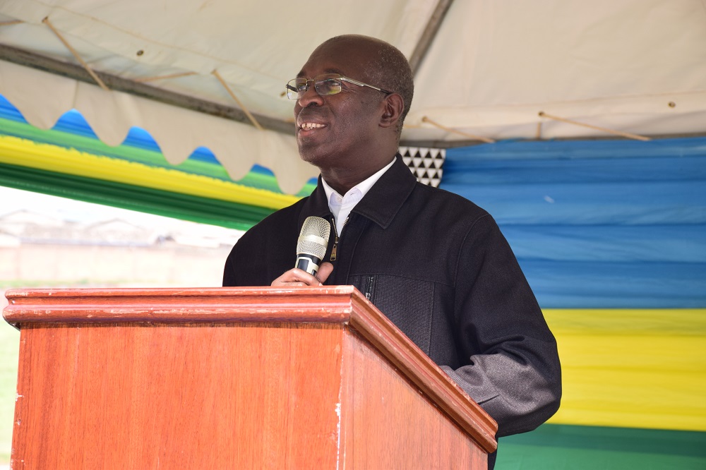 The Ombudsman of Rwanda, Murekezi Anastase urged the residents of Nyamabuye Sector to develop a culture of solving domestic conflicts from within their families