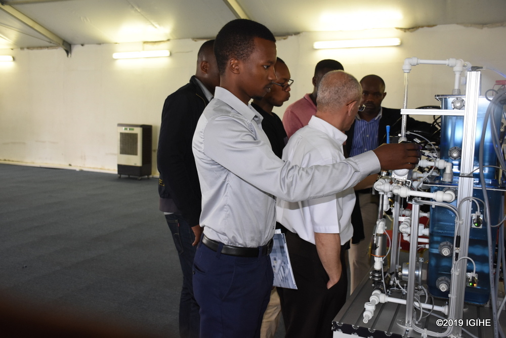 The college has expert lecturers with international repute.