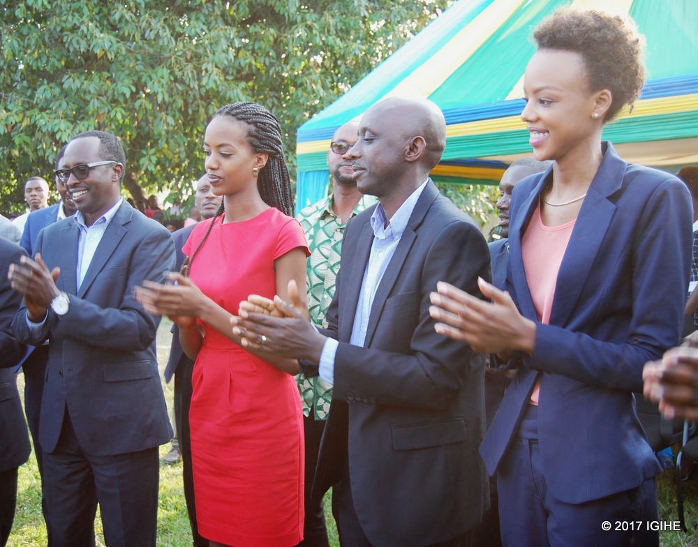 From right: Miss Mutesi Jolly;the Minister of Local Government, Francis Kaboneka; Miss Rwanda 2017, Iradukunda Elsa and Western Province governor , Munyantwari Alphonse sharing light moment with the youth in Rubavu district.