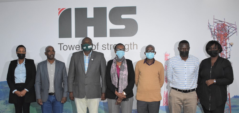 Participants of the event in a group photo.