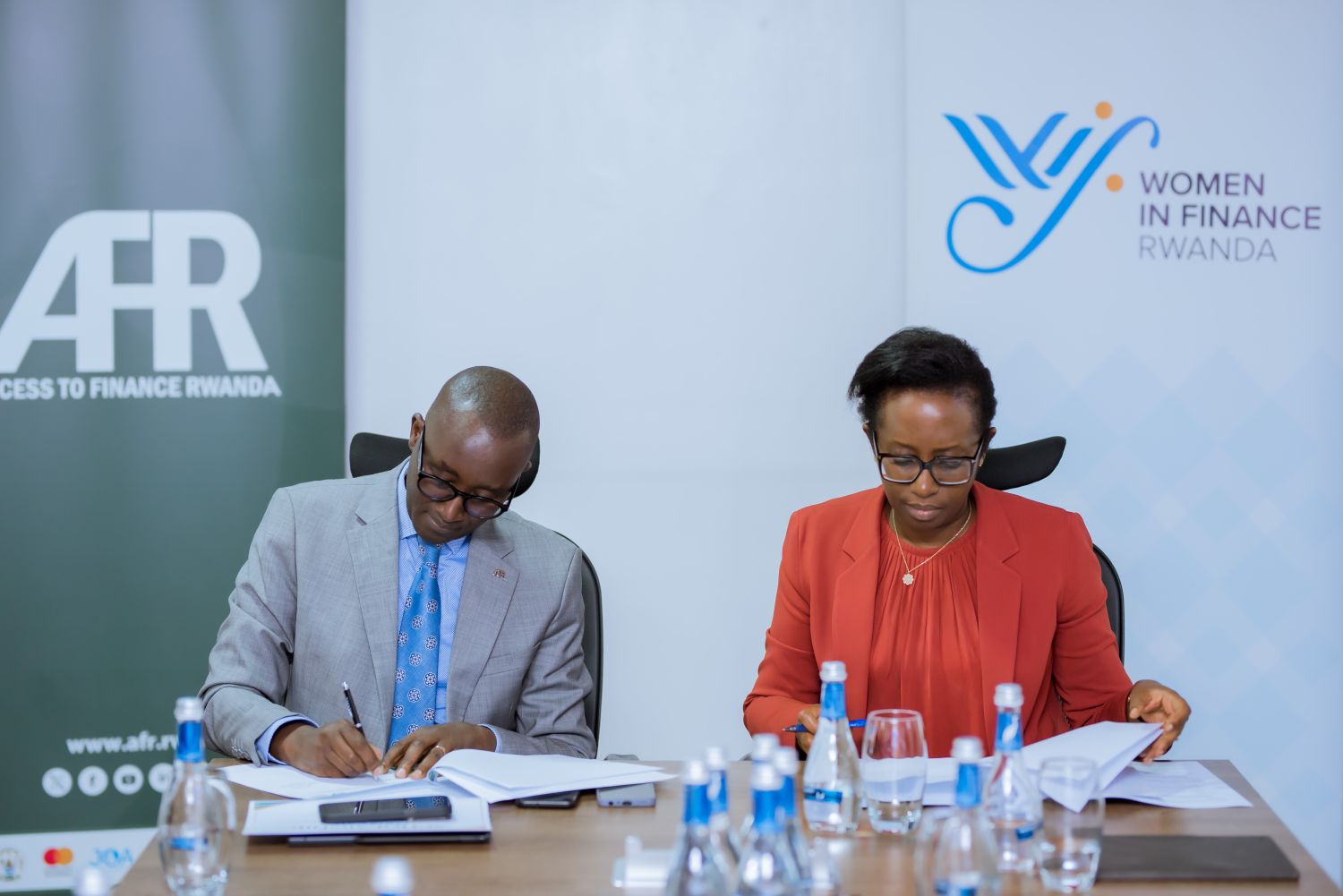 Dr. Diane Karusisi, CEO of Bank of Kigali and a WIFR Council and Institutional Member, and Jean Bosco Iyacu, CEO of AFR, signed the Gender Charter on behalf of the two institutions.