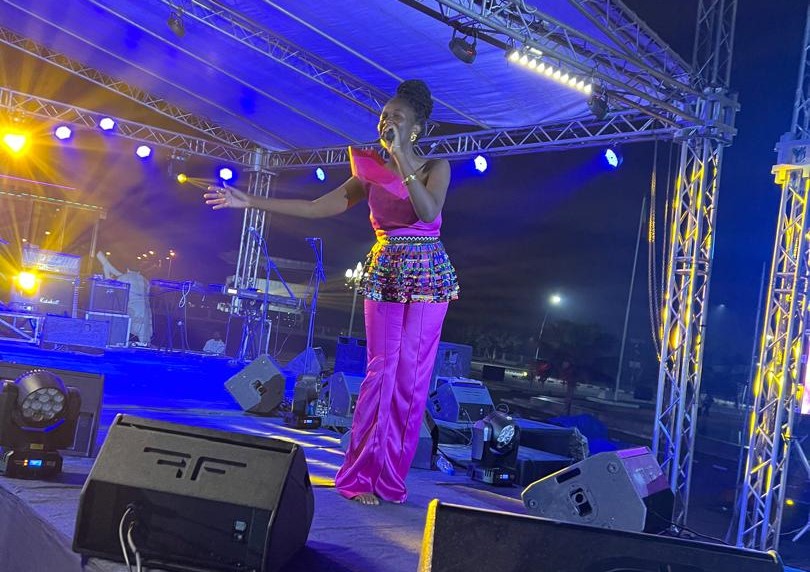 Boukuru delivered a captivating performance featuring a diverse repertoire, earning admiration from the audience for her exceptional talent.
