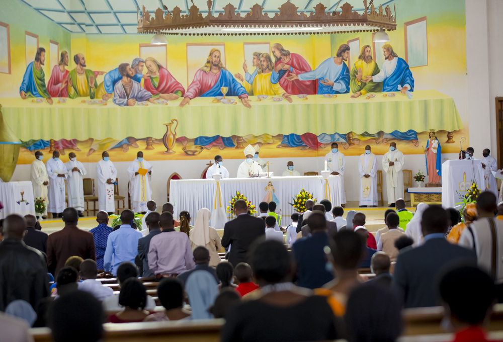 The Mass of Sunday, November 8, at Regina Pacis Catholic Church was  led by the Cardinal Antoine Kambanda