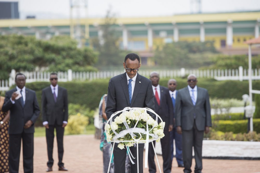President Kagame laying down flowers for the country's lost Heroes, at Remera on the 1st February 2017