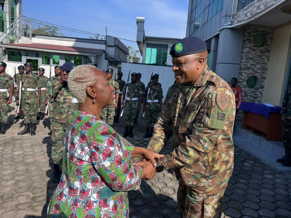 Maj. Gen. Dyakopu of SAMIDRC was among the officials who welcomed Bintou Keita.