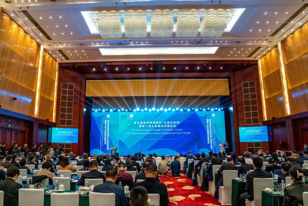 This photo taken on Dec. 5, 2023 shows the opening ceremony of the 5th World Media Summit (Yunnan, China) and the 2nd Yunnan International Communication Forum held in Kunming, southwest China's Yunnan Province. (Xinhua/Hu Chao)