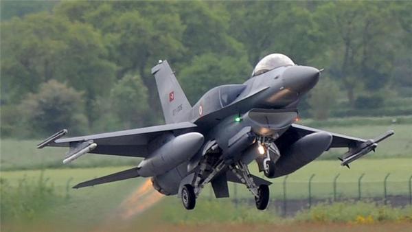 Turkish forces are waiting for a possible ground operation inside Syria