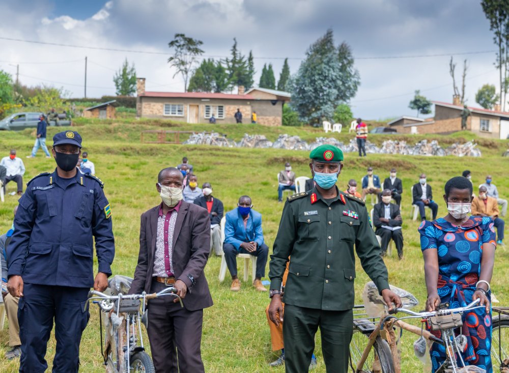 President Paul Kagame, Commander-in-Chief of RDF has donated 589 bicycles to village leaders in 18 sectors around Nyungwe Forest