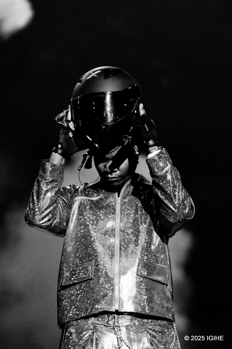 The moment when Bruce Melodie took off the helmet before he started his electrifying performance.