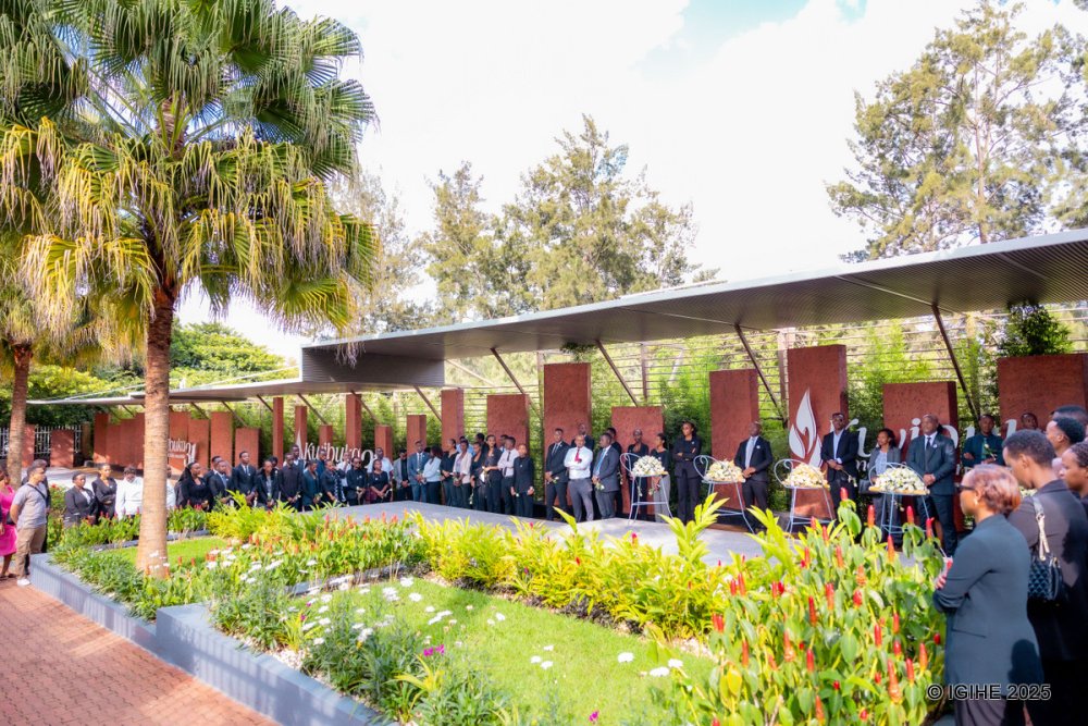 GTBank Rwanda team laid wreaths at the mass graves where more than 250,000 victims are buried, paying tribute to those whose dignity and lives were brutally taken.