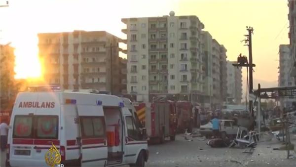 A bomb-laden car was used in the attack in Diyarbakir, according to a statement by the provincial governor