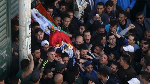 Residents of Qalandiya refugee camp buried a 22-year-old killed in clashes on Tuesday [Mohamad Torokman